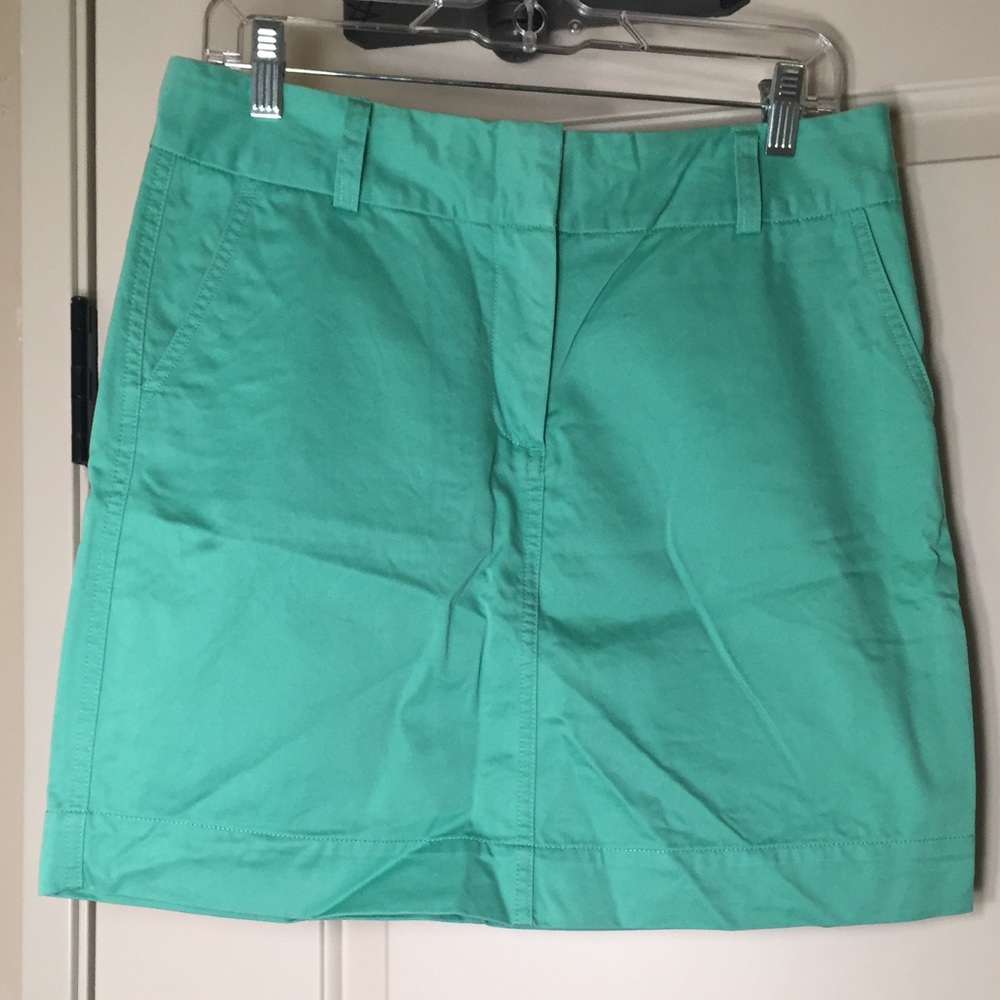 Vineyard Vines green chino skirt